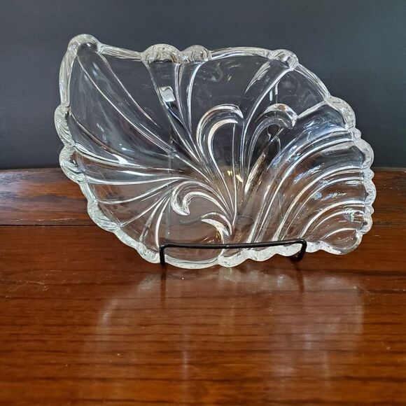 Vintage Shell Shaped Glass Bowl - Picture 2 of 9